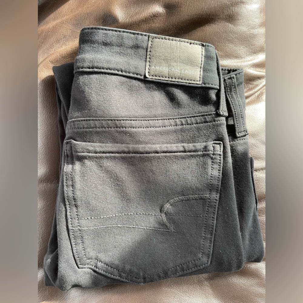 Womans black American Eagle Jegging. Size 2 Regular.